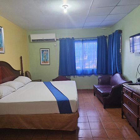 Palm Bay Guest House & Restaurant Montego Bay Exterior photo