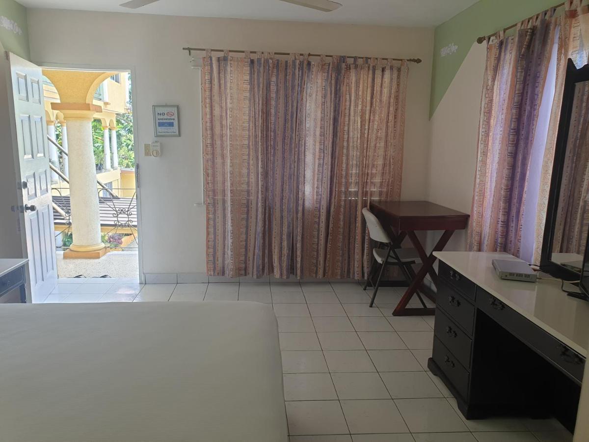 Palm Bay Guest House & Restaurant Montego Bay Exterior photo