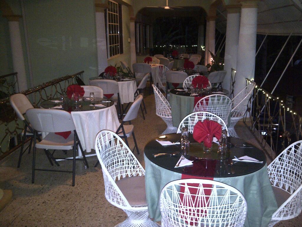 Palm Bay Guest House & Restaurant Montego Bay Exterior photo
