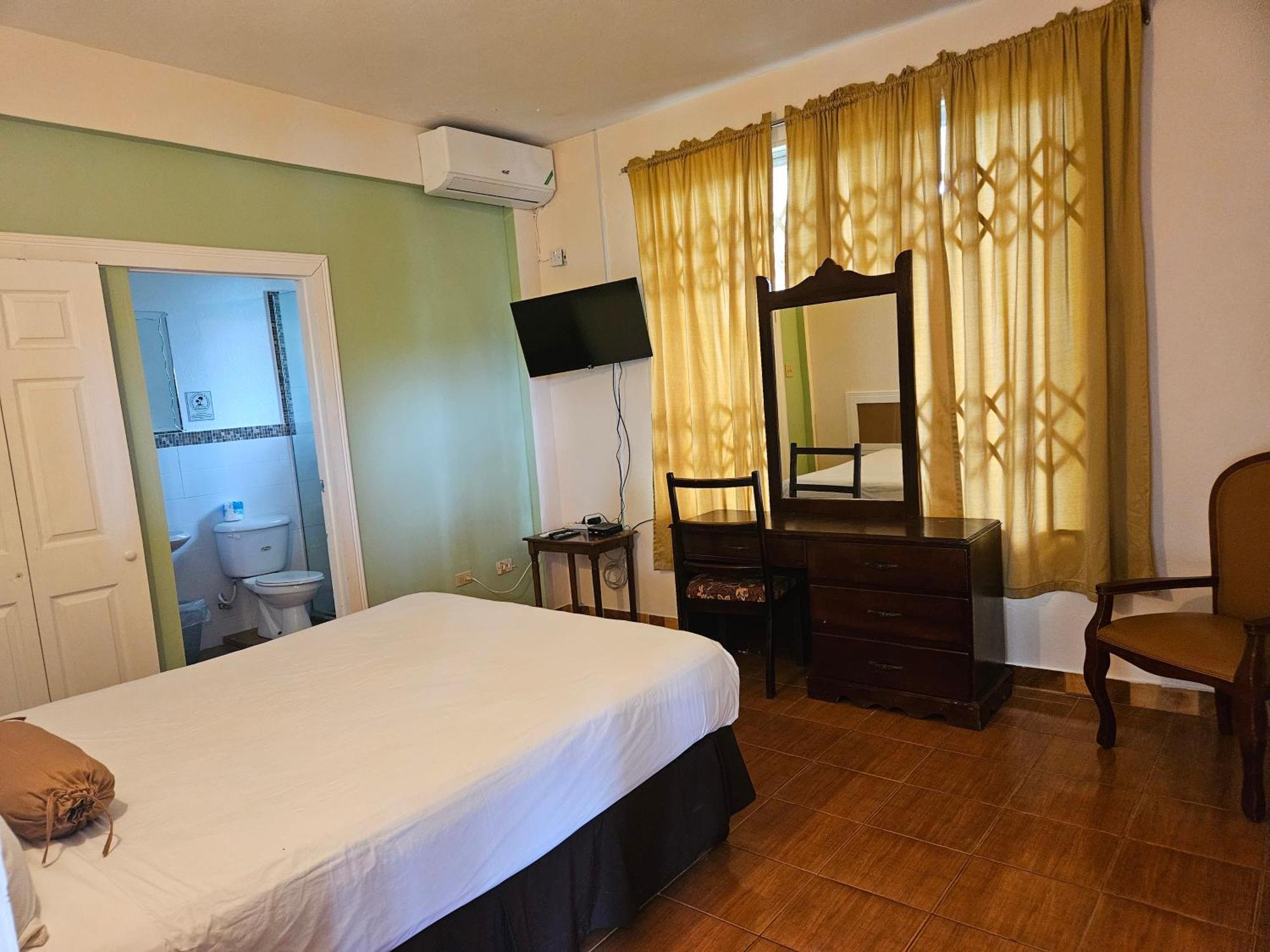 Palm Bay Guest House & Restaurant Montego Bay Exterior photo