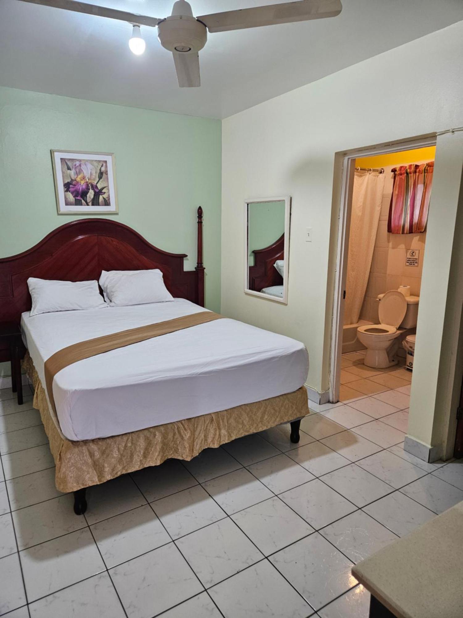 Palm Bay Guest House & Restaurant Montego Bay Exterior photo