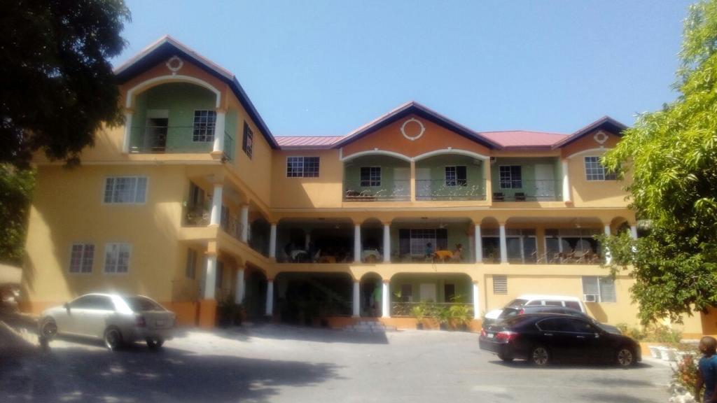 Palm Bay Guest House & Restaurant Montego Bay Exterior photo